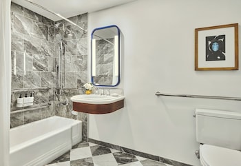 Classic Room, 1 King Bed, Mobility Accessible, Tower (Accessible Tub, Grand Tower)