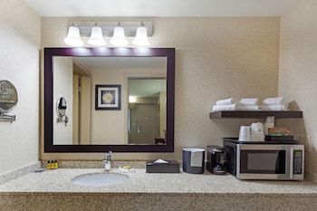 Suite, 1 Queen Bed, Non Smoking, Jetted Tub