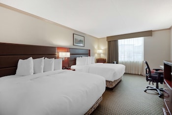 Standard Room, 2 Queen Beds, Non Smoking, Fireplace