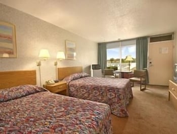 Room, 2 Queen Beds, Non Smoking