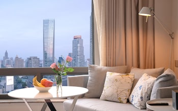 Jinling Tower City View Deluxe Room