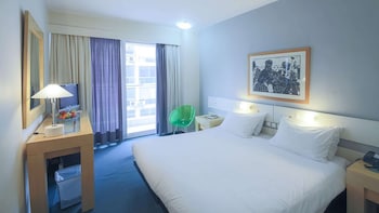 Comfort Room, 1 Queen Bed, Non Smoking, Refrigerator