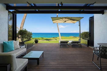 Junior Suite, 1 King Bed, Oceanfront (Ground floor)