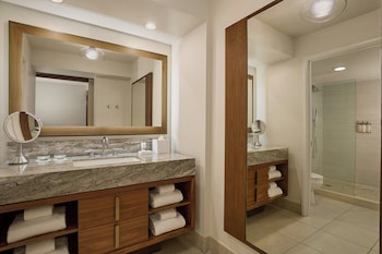 Junior Suite, 1 King Bed, Ocean View (Balcony)