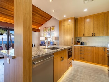 Condo, 2 Bedrooms, Oceanfront (F306)