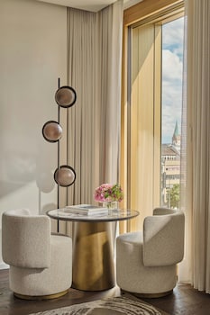 Deluxe Room, 1 King Bed