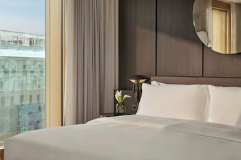 Deluxe Room, 1 King Bed