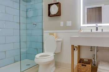 Room, 2 Queen Beds, Non Smoking (Mobility/Hearing Access, Roll-in Shwr)