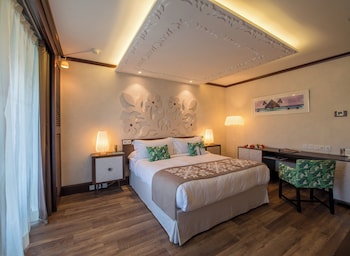 Classic Room, 1 King Bed (Top Floor)