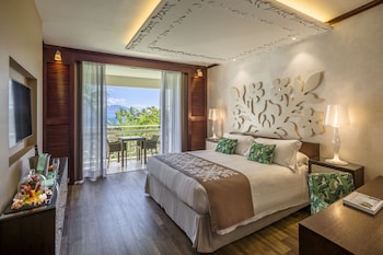 Classic Room, 1 King Bed (Moorea Island View)