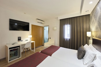 Family Room (2 adults + 2 children)