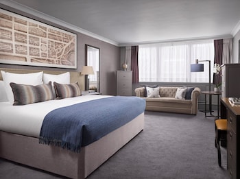 Premium Room, 1 King Bed (Stocked Minibar)