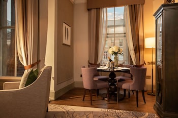 Suite, 1 King Bed (Ferrier)
