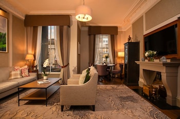 Suite, 1 King Bed (Ferrier)