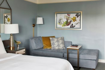 Premium Room, 1 King Bed, Marina View (Mobility Accessible, Roll-In Shower)