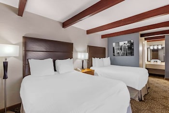 Suite, 2 Queen Beds, Non Smoking, Refrigerator & Microwave