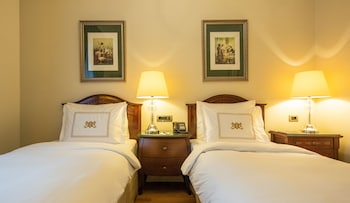 Deluxe Pera Side Room with Twin Bed