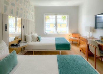 Room, 2 Double Beds, Partial Ocean View