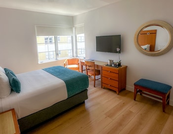 Room, 1 Queen Bed, Partial Ocean View