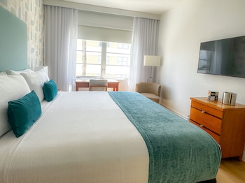 Room, 1 King Bed, Partial Ocean View