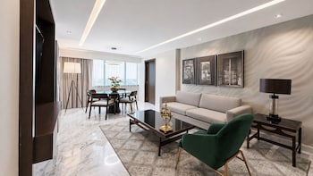 Suite, 1 King Bed (Regency)