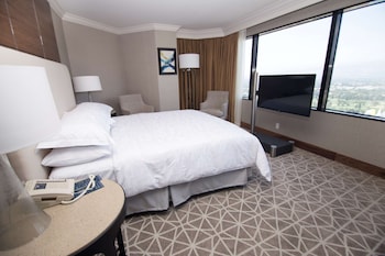 Diplomat Suite, 1 King Bed, Non Smoking