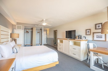 Room, 1 King Bed, Accessible, Partial Ocean View