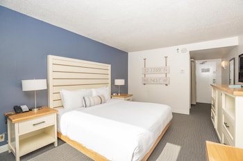 Deluxe Room, 1 King Bed, Accessible