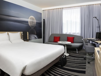 Executive Room, 1 Queen Bed with Sofa bed