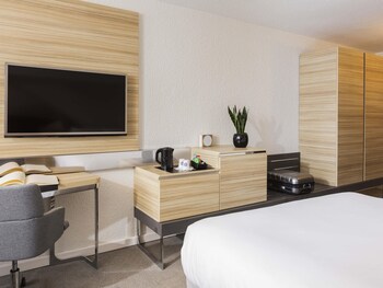 Executive Room, 1 Queen Bed with Sofa bed