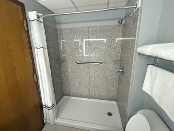 Room, 1 King Bed, Accessible, Non Smoking (Mobility/Hearing, Tub w/ Grab Bars)