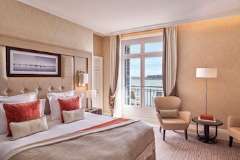 Deluxe Sea Room