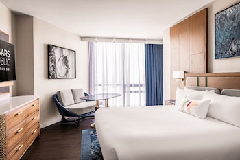 Remus Junior Suite 1 King (Newly Renovated)