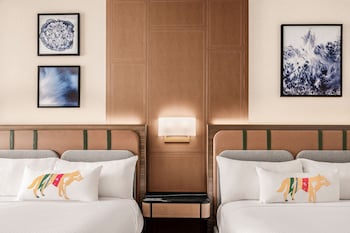 Remus 2 Queens (Newly Renovated)