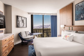 Remus Junior Suite 1 King (Newly Renovated)