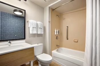 Room, 2 Queen Beds