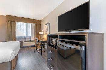 Standard Room, 2 Queen Beds, Non Smoking, Refrigerator & Microwave (Pet Friendly)
