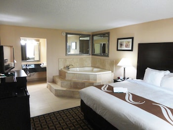 Suite, 1 King Bed, Non Smoking (with Jetted Tub)