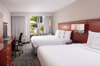 Room, 2 Queen Beds (Mobility Accessible, Roll-In Shower)