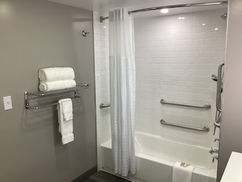 Room, 1 King Bed, Non Smoking (Mobility, Bathtub w/Grab bars)
