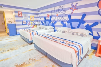 Hello Kitty Premium Family-Harbor View