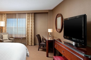 Traditional Room, 1 King Bed (Hearing Accessible)