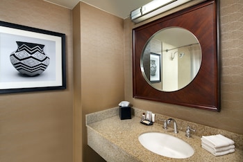 Traditional Room, 1 King Bed (Hearing Accessible)