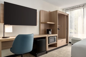 Suite, 1 King Bed with Sofa bed, Accessible (Roll-in Shower)