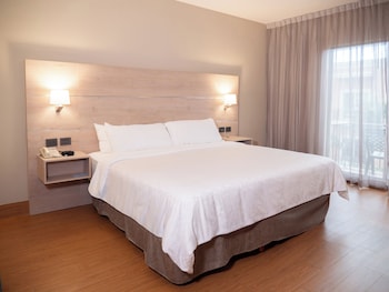 Standard Room, 1 King Bed, Ground Floor