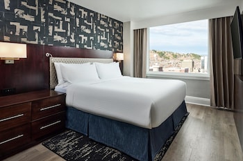 Suite, 1 King Bed (with Sofa)