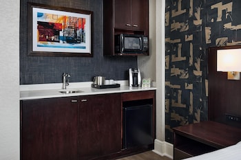 Deluxe Room, 1 King Bed (Wetbar)