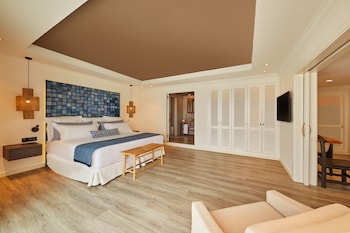 Suite, Ocean View (Preferred Club, 2 Adults + 1 Child)