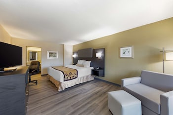 Standard Room, 1 King Bed, Non Smoking, Refrigerator & Microwave, Exterior Access