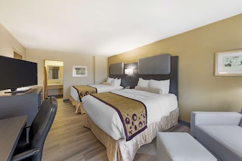 Standard Room, 2 Queen Beds, Non Smoking, Refrigerator & Microwave, Exterior Access